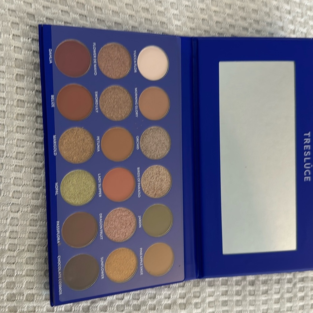 Treslucebeauty Eyeshadow Pallet